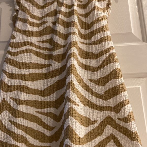 Express sleeveless blouse . - Picture 2 of 3